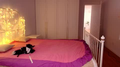 Nabilla online show from 12/04/25, 11:19