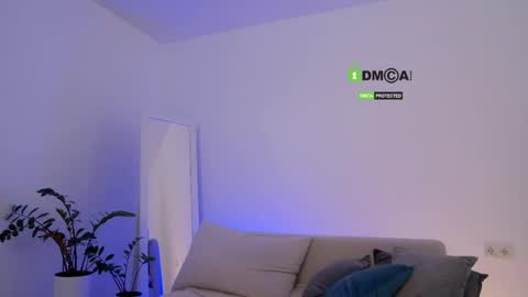 SweetKira1 online show from 04/18/26, 07:01