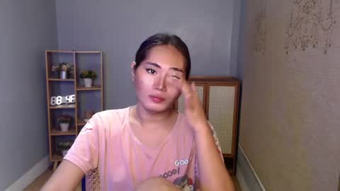 Snapshot of sweetladyboyx chatting on 03/11/25, 02:43   online show from 03/11/25, 02:43
