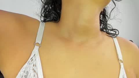 Azulandvioleta online show from 04/23/26, 02:19