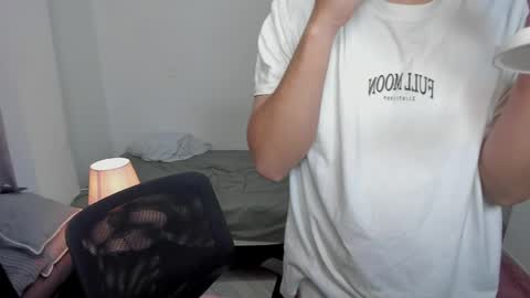 Snapshot of sweetlian_04 chatting on 05/02/26, 01:32 Lian online show from 05/02/26, 01:32