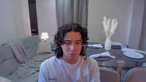 Snapshot of sweetlian_04 chatting on 06/22/26, 06:05 Lian online show from 06/22/26, 06:05