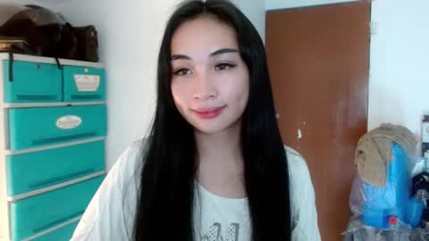 Snapshot of sweetlilly_18 chatting on 12/21/24, 06:55 Lilly online show from 12/21/24, 06:55