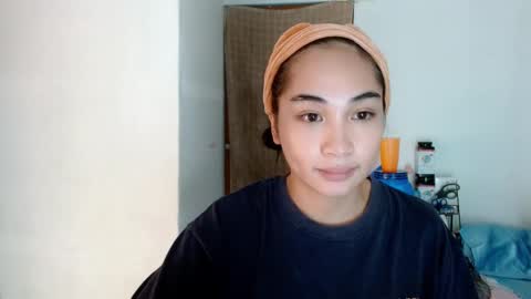 Snapshot of sweetlilly_18 chatting on 01/01/25, 02:09 Lilly online show from 01/01/25, 02:09