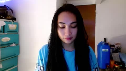 Snapshot of sweetlilly_18 chatting on 01/06/25, 11:40 Lilly online show from 01/06/25, 11:40