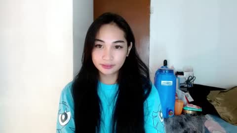 Snapshot of sweetlilly_18 chatting on 01/07/25, 02:20 Lilly online show from 01/07/25, 02:20