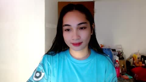 Snapshot of sweetlilly_18 chatting on 01/26/25, 10:34 Lilly online show from 01/26/25, 10:34