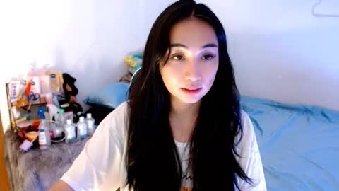 Snapshot of sweetlilly_18 chatting on 11/09/25, 05:39 Lilly online show from 11/09/25, 05:39