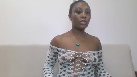 Snapshot of sweetlipshee chatting on 06/05/26, 12:33 sweetlipshee online show from 06/05/26, 12:33