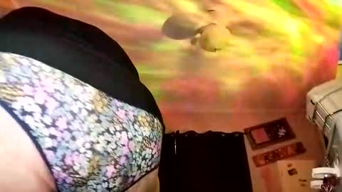 Snapshot of sweetlolajean chatting on 11/26/25, 10:33 sweetlolajean online show from 11/26/25, 10:33