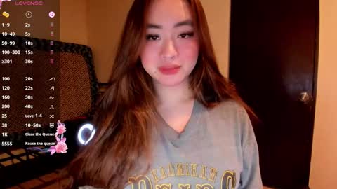 Snapshot of sweetlovepinay04 chatting on 05/23/26, 08:51 Zoe online show from 05/23/26, 08:51