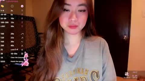 Snapshot of sweetlovepinay04 chatting on 06/15/26, 09:39 Zoe online show from 06/15/26, 09:39