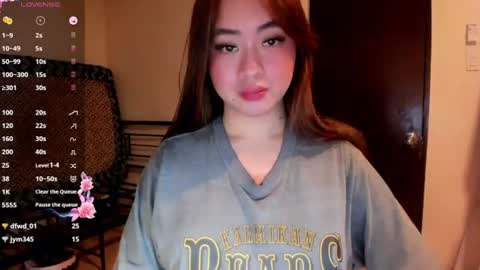 Snapshot of sweetlovepinay04 chatting on 07/14/26, 02:05 Zoe online show from 07/14/26, 02:05