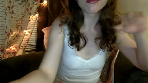 Snapshot of sweetmarie223 chatting on 04/27/26, 02:42 sweetmarie223 online show from 04/27/26, 02:42