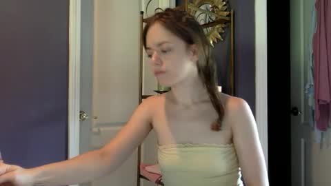 Snapshot of sweetmarie223 chatting on 05/12/26, 04:15 sweetmarie223 online show from 05/12/26, 04:15