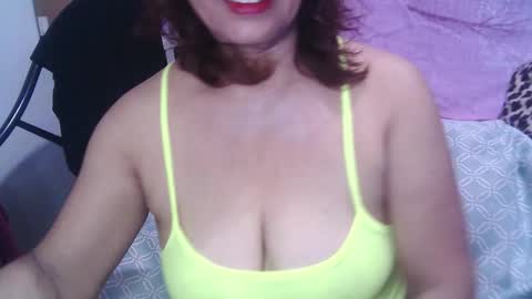 Snapshot of sweetmature_69 chatting on 10/04/25, 12:58 sweetmature_69 online show from 10/04/25, 12:58