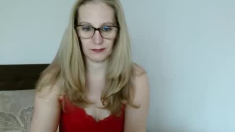 Snapshot of sweetmayaxoxo chatting on 01/06/25, 10:24 sweetmayaxoxo online show from 01/06/25, 10:24