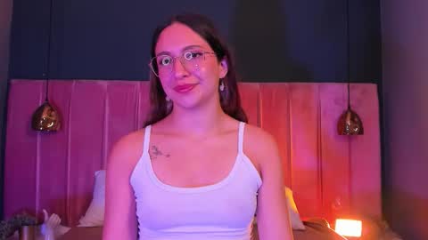 Snapshot of sweetmelodyyy_ chatting on 02/16/26, 05:09 sweetmelodyyy online show from 02/16/26, 05:09