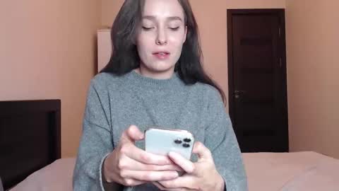 Mia online show from 01/06/26, 12:42