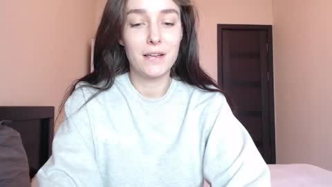 Mia online show from 04/04/26, 11:08