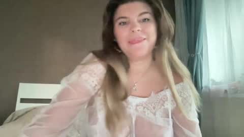 Snapshot of sweetmila_ chatting on 12/16/25, 12:43 Mila online show from 12/16/25, 12:43