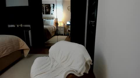 Snapshot of sweetndcrazy chatting on 01/15/25, 10:06 Nicole online show from 01/15/25, 10:06