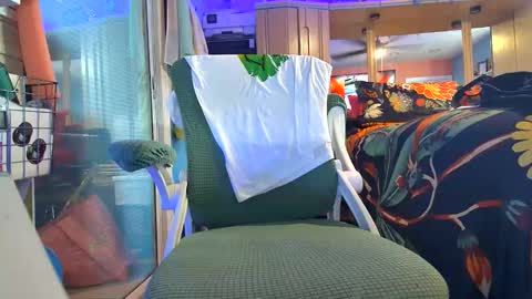 WeAim2PZzz online show from 04/19/26, 03:44