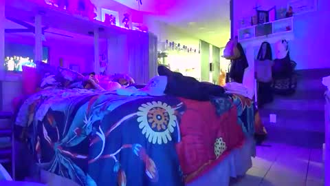 WeAim2PZzz online show from 04/20/26, 07:33