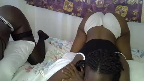 Snapshot of sweetpasion2 chatting on 12/18/25, 11:05 sweetpasion2 online show from 12/18/25, 11:05