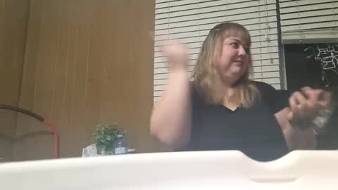 Snapshot of sweetpea6869 chatting on 12/21/25, 07:26 babygirl online show from 12/21/25, 07:26