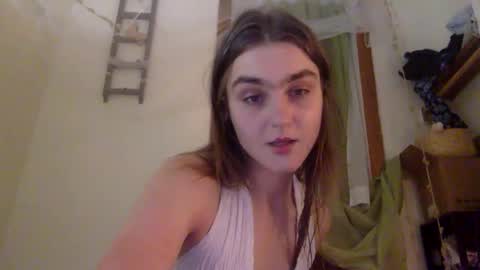 Snapshot of sweetpeach232323 chatting on 12/20/24, 02:19 sweetpeach232323 online show from 12/20/24, 02:19