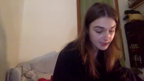 Snapshot of sweetpeach232323 chatting on 12/21/24, 02:19 sweetpeach232323 online show from 12/21/24, 02:19