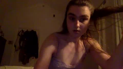 Snapshot of sweetpeach232323 chatting on 12/31/24, 03:55 sweetpeach232323 online show from 12/31/24, 03:55