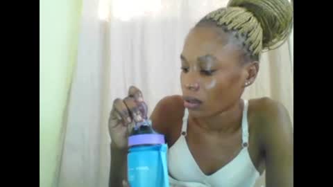 Snapshot of sweetpetite254 chatting on 02/08/25, 01:11 ESTHER online show from 02/08/25, 01:11