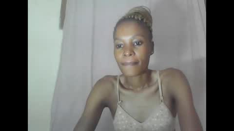 Snapshot of sweetpetite254 chatting on 02/11/25, 02:25 ESTHER online show from 02/11/25, 02:25