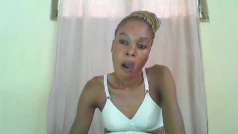 Snapshot of sweetpetite254 chatting on 02/11/25, 12:58 ESTHER online show from 02/11/25, 12:58