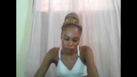 Snapshot of sweetpetite254 chatting on 02/15/25, 12:33 ESTHER online show from 02/15/25, 12:33