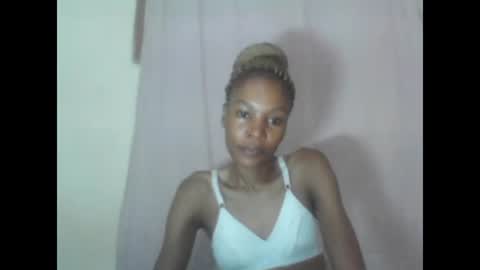 Snapshot of sweetpetite254 chatting on 02/16/25, 01:58 ESTHER online show from 02/16/25, 01:58