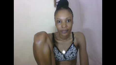 Snapshot of sweetpetite254 chatting on 09/20/25, 01:28 ESTHER online show from 09/20/25, 01:28