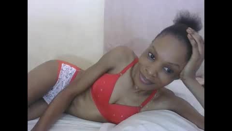 Snapshot of sweetpetite254 chatting on 09/30/25, 07:02 ESTHER online show from 09/30/25, 07:02