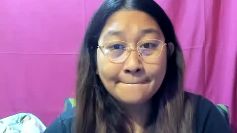 Snapshot of sweetpilipina88 chatting on 12/26/24, 11:24 MIA online show from 12/26/24, 11:24