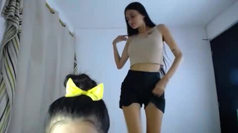 Snapshot of sweetpink1_ chatting on 09/17/25, 03:41 Caro Lily online show from 09/17/25, 03:41