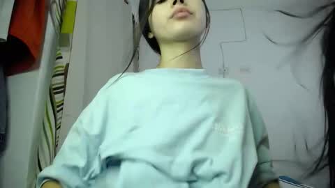Snapshot of sweetpink1_ chatting on 09/18/25, 02:57 Caro Lily online show from 09/18/25, 02:57