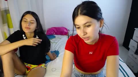 Snapshot of sweetpink1_ chatting on 09/19/25, 03:30 Caro Lily online show from 09/19/25, 03:30