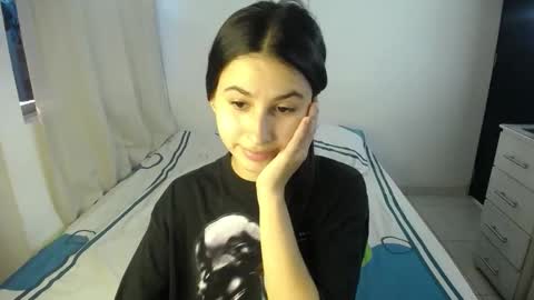 Snapshot of sweetpink1_ chatting on 10/05/25, 08:18 Caro Lily online show from 10/05/25, 08:18