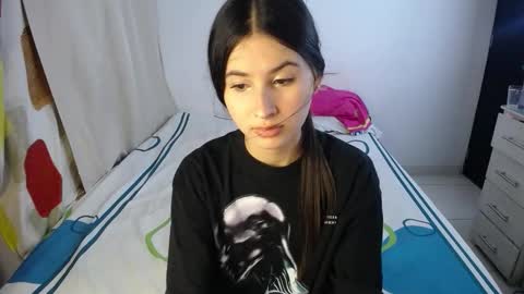 Snapshot of sweetpink1_ chatting on 10/17/25, 03:53 Caro Lily online show from 10/17/25, 03:53