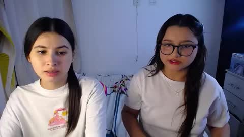 Snapshot of sweetpink1_ chatting on 10/18/25, 02:47 Caro Lily online show from 10/18/25, 02:47