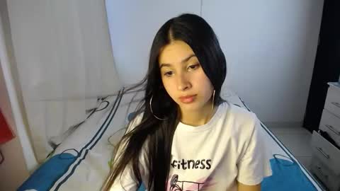 Snapshot of sweetpink1_ chatting on 10/19/25, 09:15 Caro Lily online show from 10/19/25, 09:15