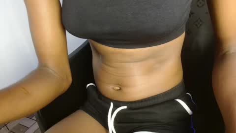 Snapshot of sweetpussy135 chatting on 10/22/25, 06:18 slim ivy online show from 10/22/25, 06:18