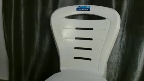 Snapshot of sweetpussy135 chatting on 11/29/25, 04:37 slim ivy online show from 11/29/25, 04:37